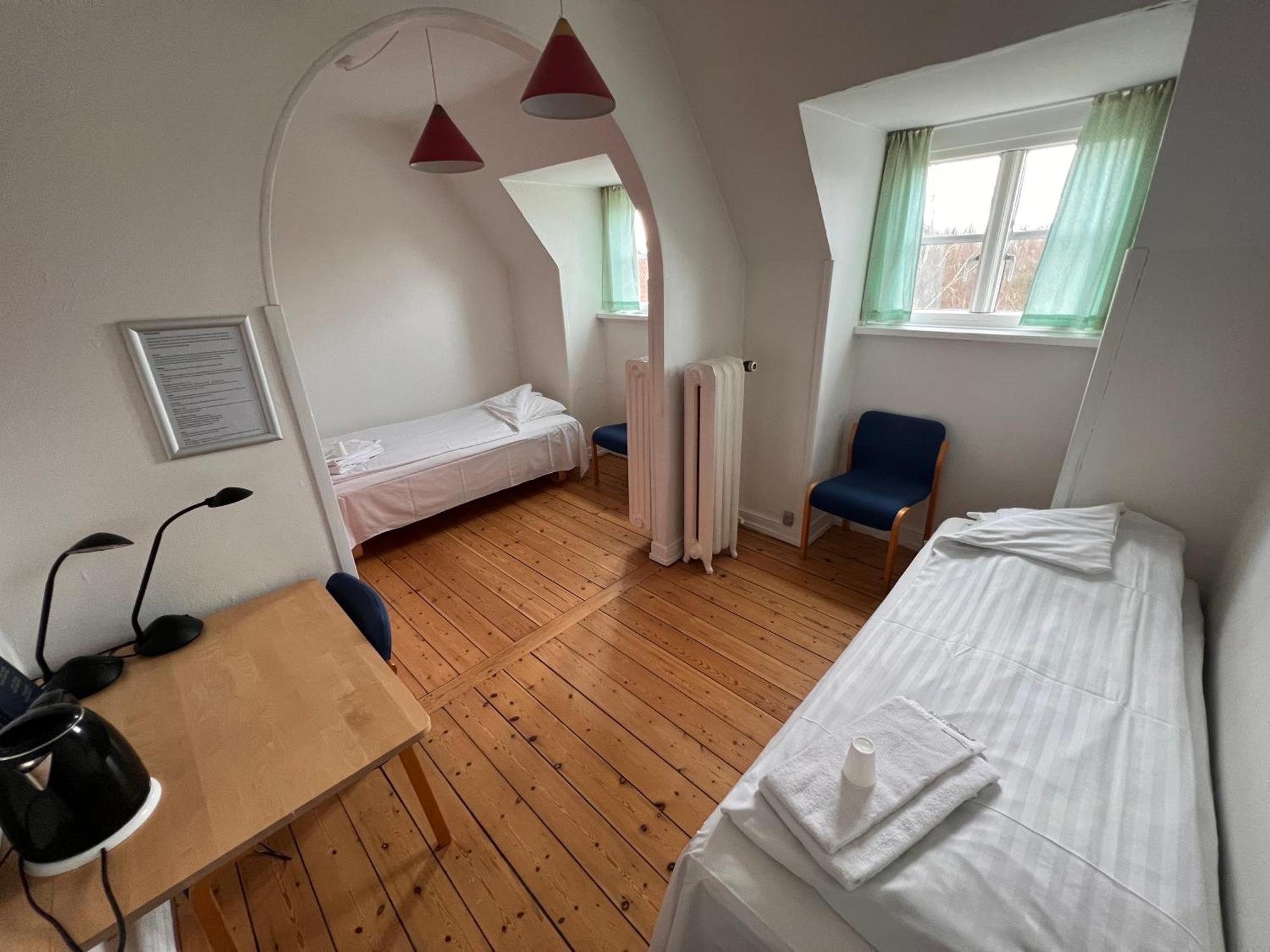 Emmaus Hostel هاسلف المظهر الخارجي الصورة